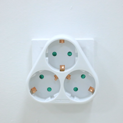 Enchufe Triple schuko de color blanco MAX.3680W 16A/250V Adaptador Ladron Triple